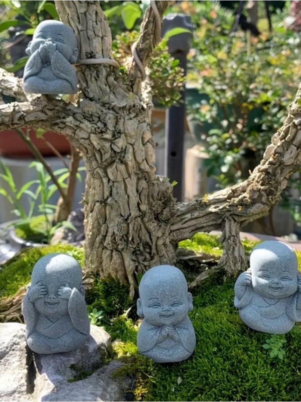 Set a four adorable Buddhas